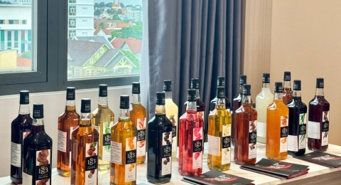 Syrup Pha Chế Trong Nguyên Liệu Pha Chế Đa Dụng Và Ứng Dụng Trong Pha Chế Đồ Uống